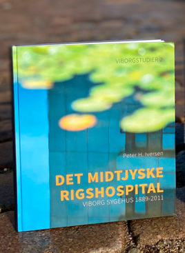 Bog om det midtjyske Rigshospital i Viborg. Skrevet af Peter H. Iversen.